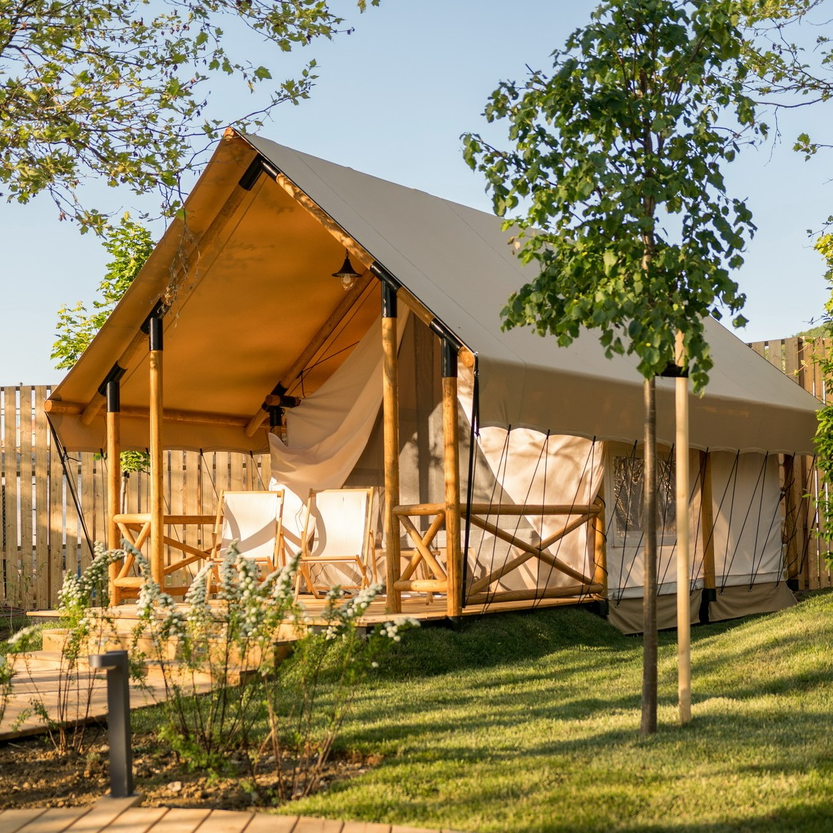 Wooden frame canvas living comfortable safari tent house for resort
