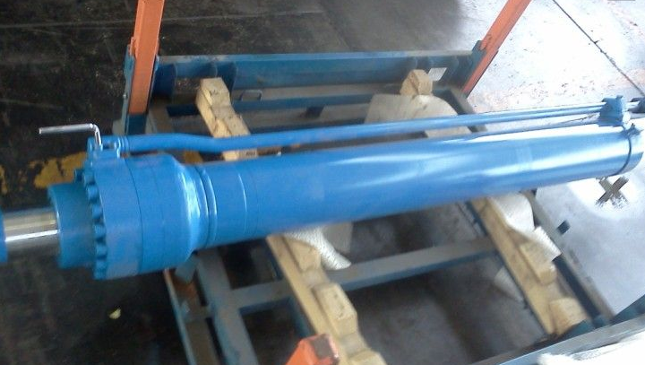 How to deal with the crawling of the excavator cylinder rod?