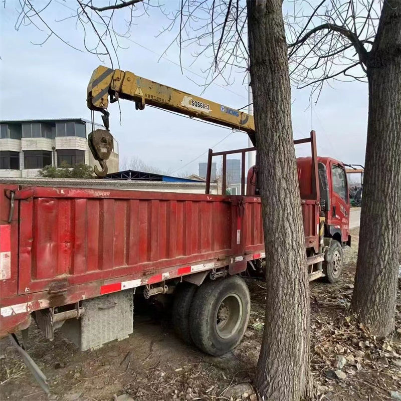SQS68-3 XCMG 3 Tonnen Kranwagen montiert