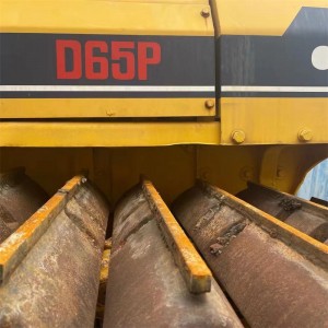 Komatsu D65P crawler bulldozer භාවිත කළා