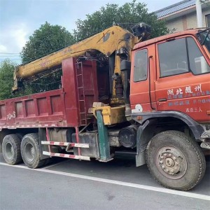 Camion cu macara montată XCMG de 12 tone folosit