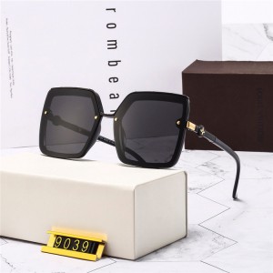 2022 Glasses fashion trendy UV400 Square Fashion Sunglasses Newest 2020 With Case