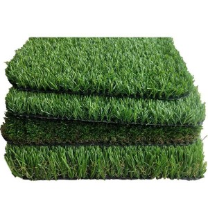 Trava za dekoracijo dvorišča z umetno travo