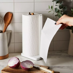 Toalla de papel de cociña sen po que absorbe auga