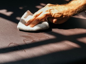 cleaning-leather-couch-with-wet-rag