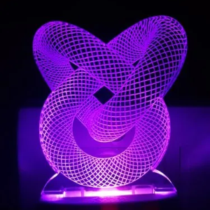 Лазерная резка акрила фиолетового цвета