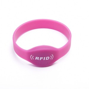 Na-customize na pagsubaybay sa pagbabayad ng kaganapan Mga tiket sa pagbabayad ng NFC na hindi tinatablan ng tubig silicone bracelets RFID wristband