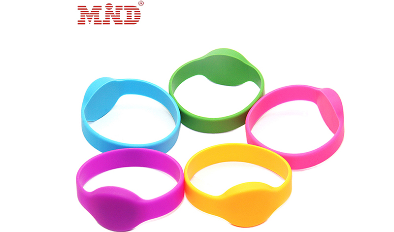 NFC smart wristbands are relatively popular products in recent years.