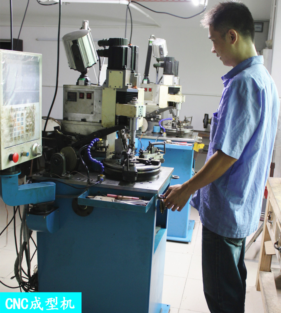 CNC formovací stroj