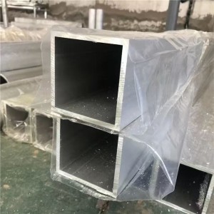 Üretim standardı Çin Toz Boya Kazık Kaynak Mızrak Üstü Metal Kazık Çiti