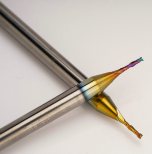 Molino de extremo colorido de aluminio de las herramientas del CNC del carburo de 2 cuchillas