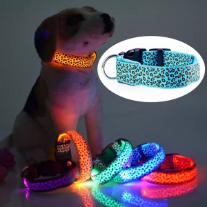 Collar para mascotas con luz LED estampado de leopardo axustable