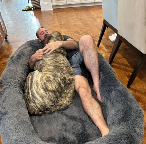 سرير كلب طويل قطيفة غير قابل للانزلاق وقابل للغسل بحجم بشري