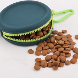 Portable Pet Treat Bag for Training Silicone Dog Treat Pouch