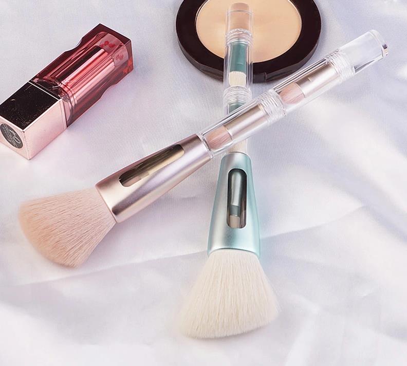 HOW TO CLEAN MAKEUP BRUSH?