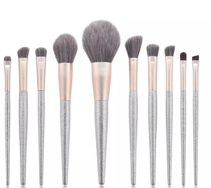 The top 5 makeup tools every woman needs