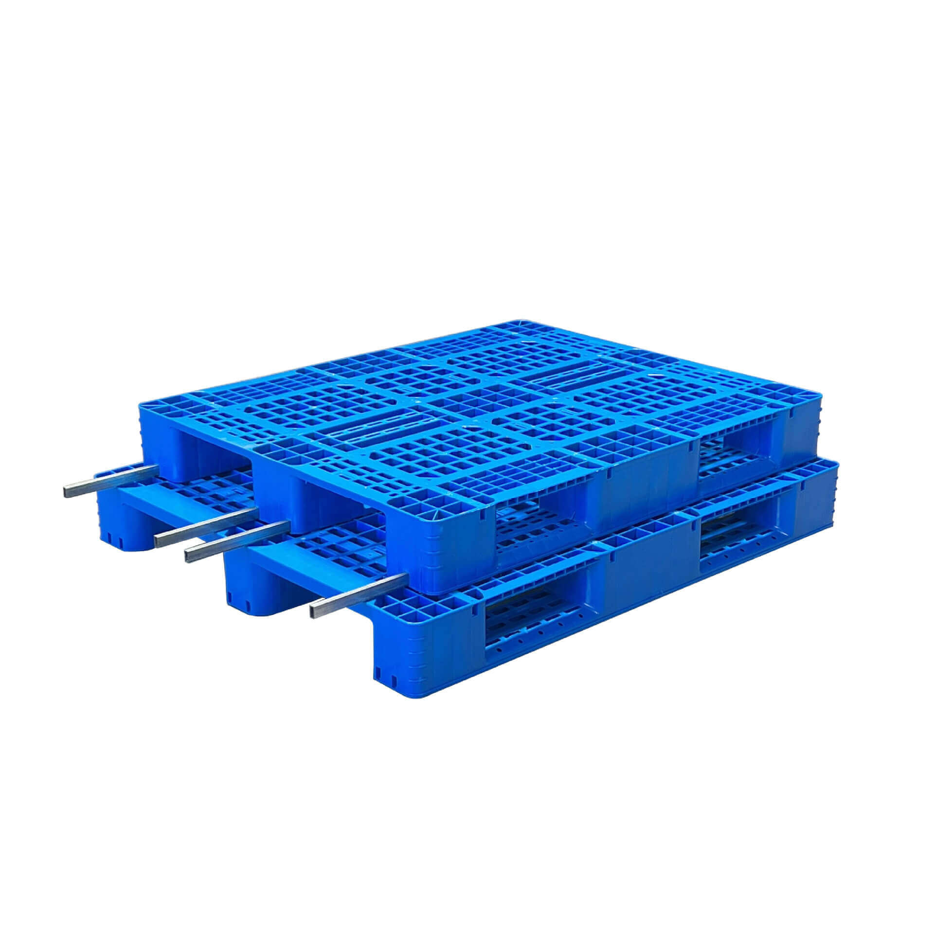 What are the advantages of plastic pallets compared to other types of pallets?