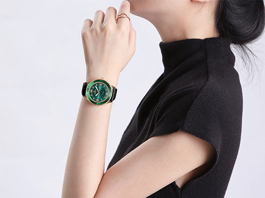 Radiant Revolution: NAVIFORCE razkriva žensko uro s 40 mm številčnico