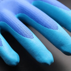 Lateks əlcəklərlə örtülmüş 13 kalibrli mavi polyester astarlı teksturalı palma sürüşməyə qarşı tutacaq