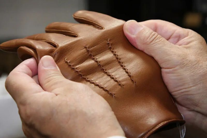 How to properly clean leather gloves?