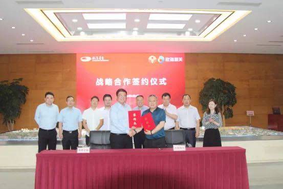 Xinhai شنگھائي Lingang Fengxian Enterprise Service Co., Ltd سان اسٽريٽجڪ تعاون جو معاهدو ڪيو.