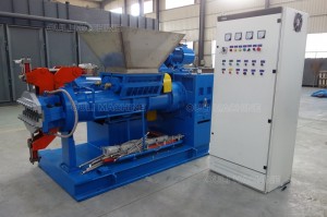 Hot feed rubber extruder