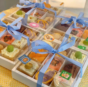 Clear 9-Holes Pastry Box