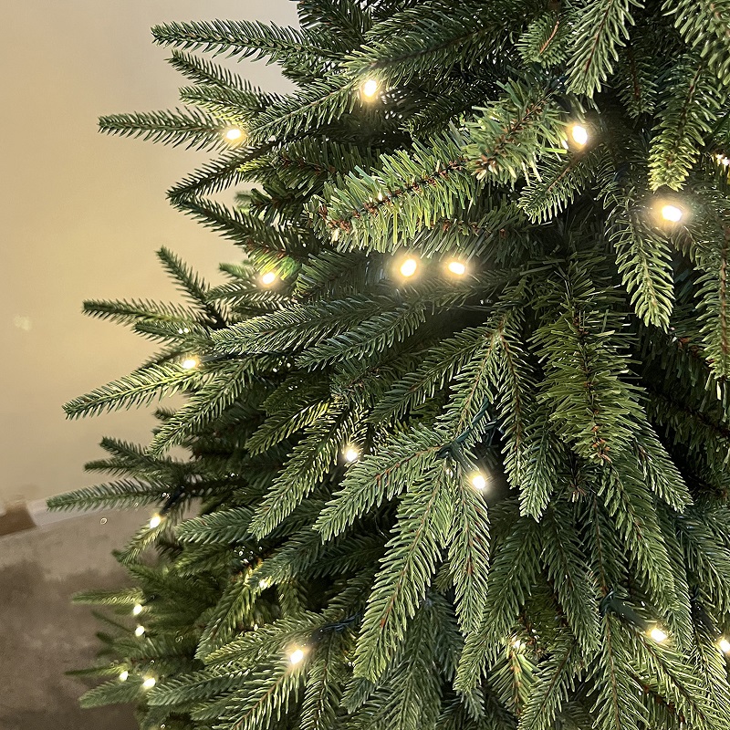 PINEFIELDS Prelit クリスマスツリー 6フィート、ライト付き人工クリスマスツリー、ライト付きクリスマスツリー、本物そっくりのクリスマスツリー、240アプリ制御のLEDウォームライト、PEミックスチップ、ヒンジ、メタルベース