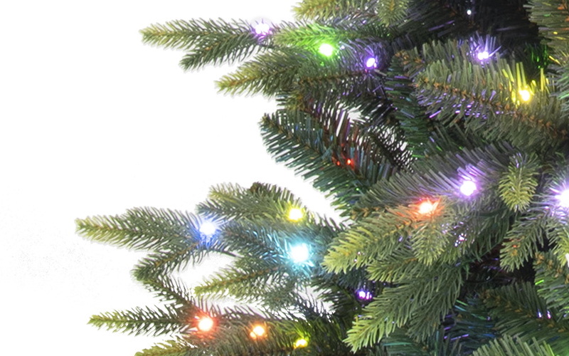 Предварительно освещенные рождественские елки