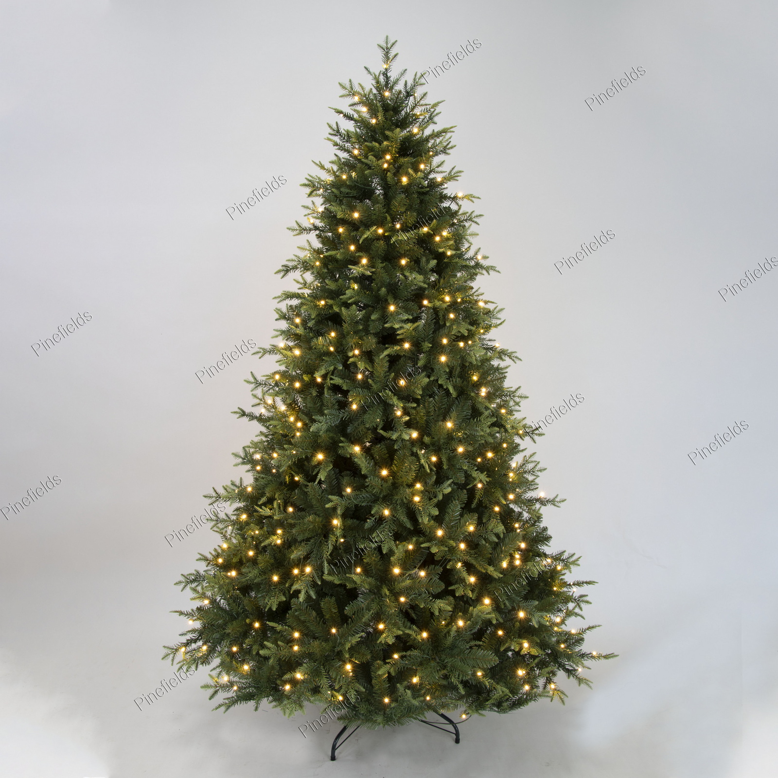 人造圣诞树，7 英尺圣诞树，PE 混合尖端，铰链，金属底座。#NPE-84J3458GM