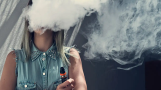 Kebijakan Mengenai Rokok Elektrik Berbeda Antara AS dan Inggris