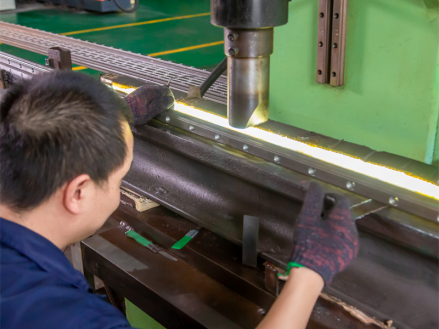 Increased Accuracy and Efficiency with Roller Bearing Linear Guides