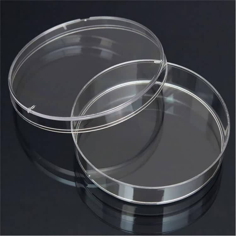 Medical or laboratory disposable plastic petri dishes