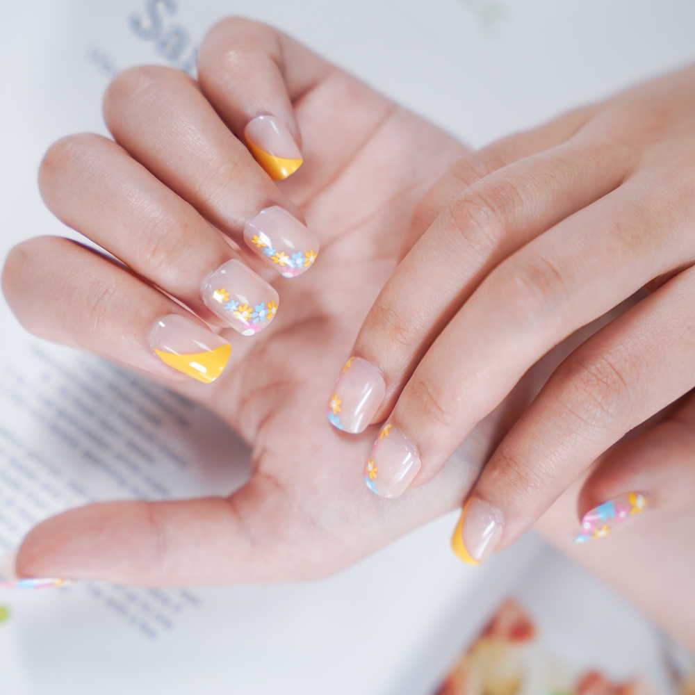 # LF-JP1827 Private Label Press on Nails Short Squoval, Yellow French Tip Press on Nails, Fake Nails with Cute Daisy Flower Designs, Glossy Full Cover Glue on Nails, Artificial Acrylic Stick on Nails, False Nails for Women and Girls