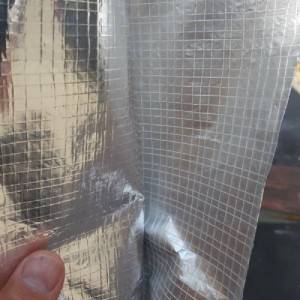 Țesătură din plasă din fibră de sticlă pentru hârtie kraft din folie de aluminiu