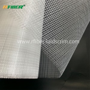 Waterproof Polyester Laid Scrim PVOH Binder for Sail Building 550dtex Yarn 4x4mm