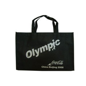 Nonwoven bag with hand