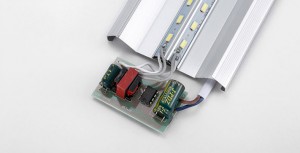 LED-loistelamppu - alumiinia