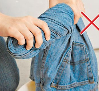 Kiel jeans povas ne paliĝi post lavado?