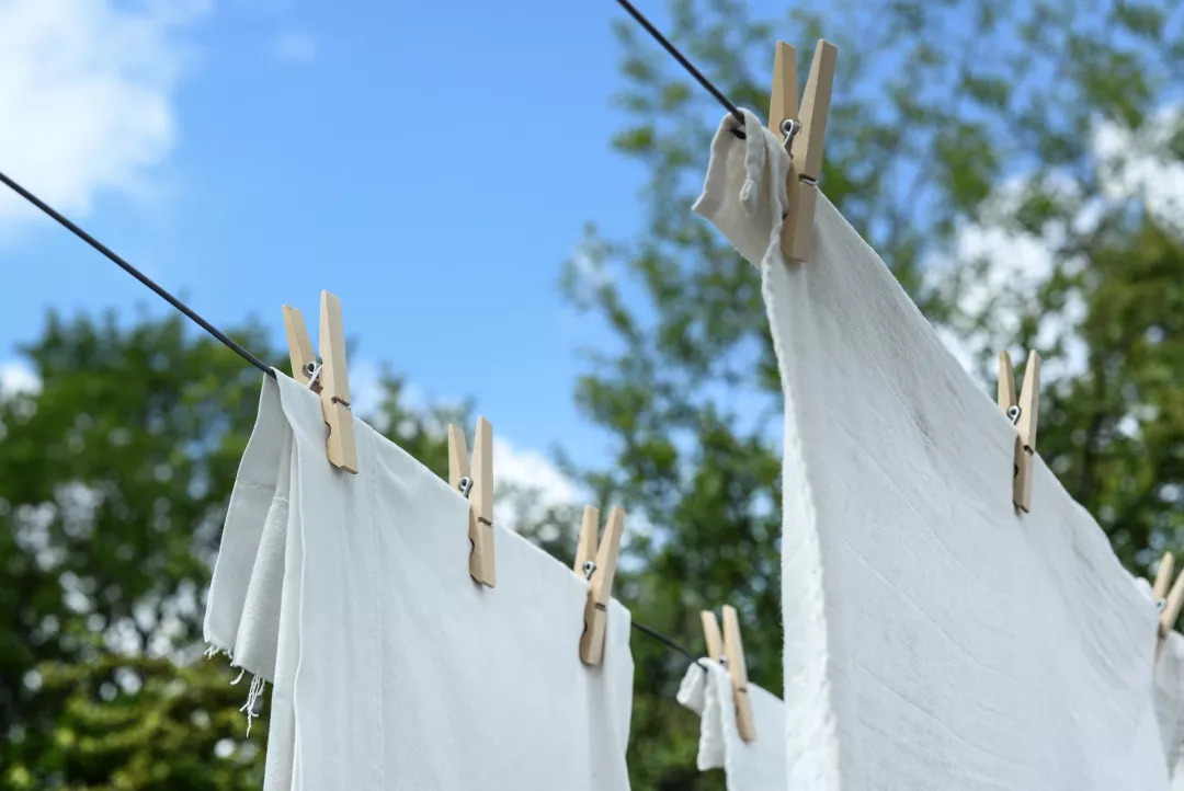 اگر میرے کپڑے خشک ہونے کے بعد ان سے بدبو آئے تو مجھے کیا کرنا چاہیے؟