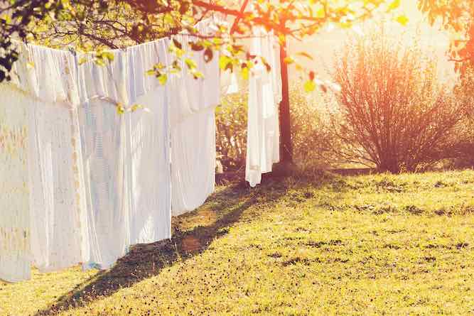 Nueve cosas que se deben y no se deben hacer al secar la ropa al aire libre