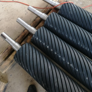 Polyurethane wear-resistant spiral groove conveyor roller