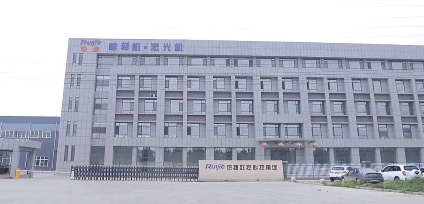 Ruijie a toujours produit la machine de découpe laser à fibre la plus professionnelle