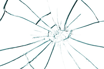 זכוכית מחוסמת, הידועה גם בשם זכוכית משוריינת, יכולה להציל את חייך!