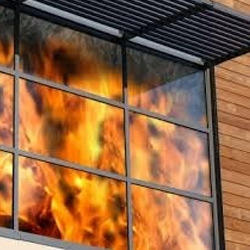 Vad är skillnaden mellan högtemperaturglas och brandsäkert glas?