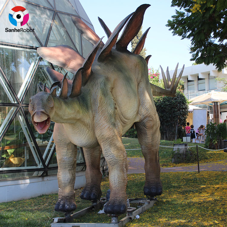 Dinosaur Park realistic life size Stegosaurus statue Featured Image