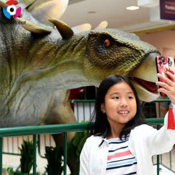 Science Museum Exhibits Large Dinosaur Biggest Large Attraction