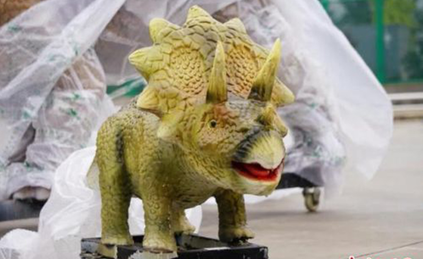 Sichuan Zigong simulētais dinozaurs tika eksportēts uz Eiropu no Čendu starptautiskās dzelzceļa ostas