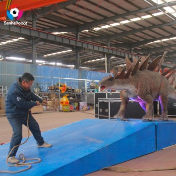 Life size interactive dinosaur interesting game tug of war with Stegosaurus for mall