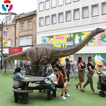 Science Museum Exhibits Large Dinosaur Biggest Large Attraction